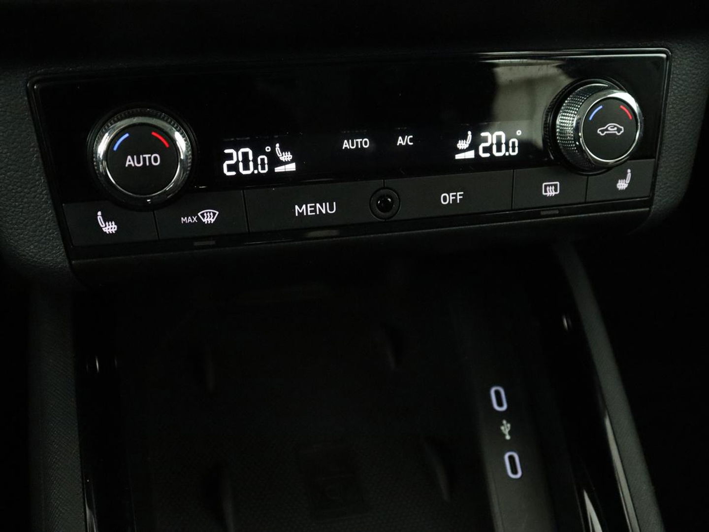 Škoda Kamiq 1.0 TSI Business Edition | Automaat | Stoelverwarming | Trekhaak | Carplay | Navigatie | Virtual Cockpit | Parkeerhulp | Climate control