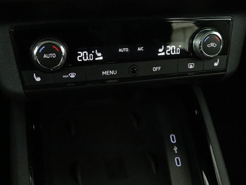 Škoda Kamiq 1.0 TSI Business Edition | Automaat | Stoelverwarming | Trekhaak | Carplay | Navigatie | Virtual Cockpit | Parkeerhulp | Climate control
