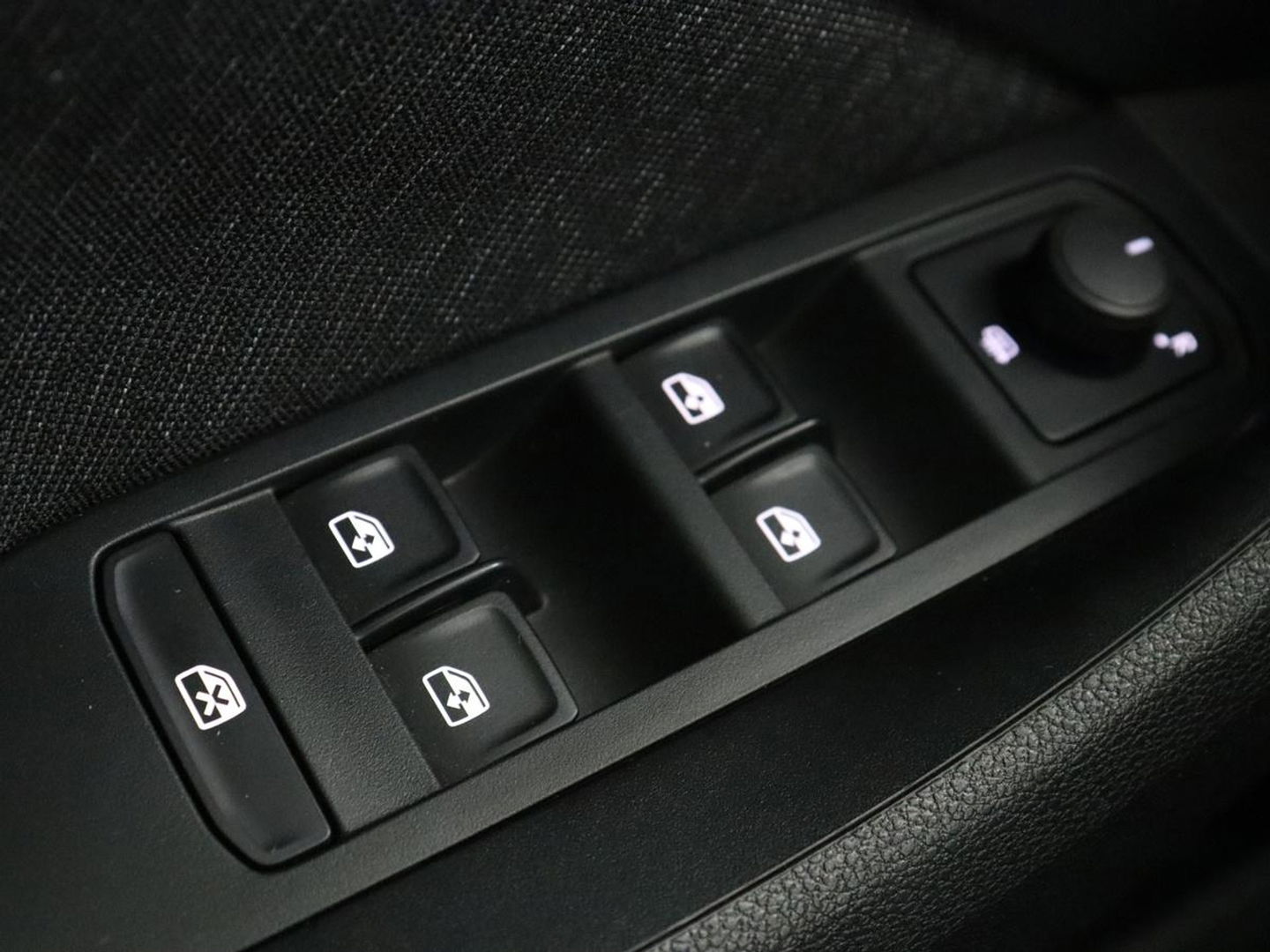Škoda Kamiq 1.0 TSI Business Edition | Automaat | Stoelverwarming | Trekhaak | Carplay | Navigatie | Virtual Cockpit | Parkeerhulp | Climate control