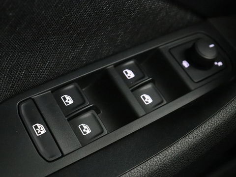 Škoda Kamiq 1.0 TSI Business Edition | Automaat | Stoelverwarming | Trekhaak | Carplay | Navigatie | Virtual Cockpit | Parkeerhulp | Climate control