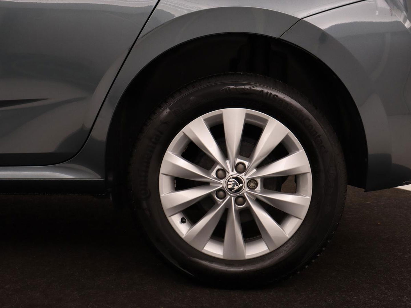 Škoda Kamiq 1.0 TSI Business Edition | Automaat | Stoelverwarming | Trekhaak | Carplay | Navigatie | Virtual Cockpit | Parkeerhulp | Climate control