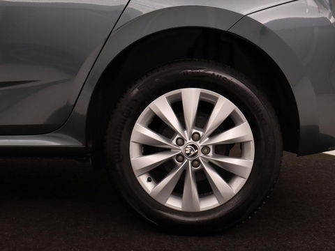 Škoda Kamiq 1.0 TSI Business Edition | Automaat | Stoelverwarming | Trekhaak | Carplay | Navigatie | Virtual Cockpit | Parkeerhulp | Climate control