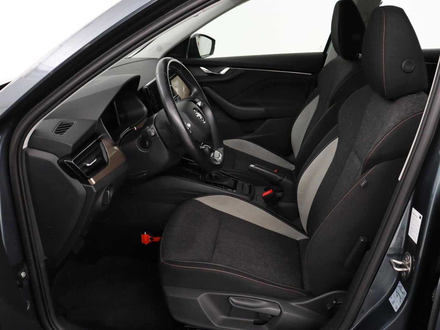Škoda Kamiq 1.0 TSI Business Edition | Automaat | Stoelverwarming | Trekhaak | Carplay | Navigatie | Virtual Cockpit | Parkeerhulp | Climate control