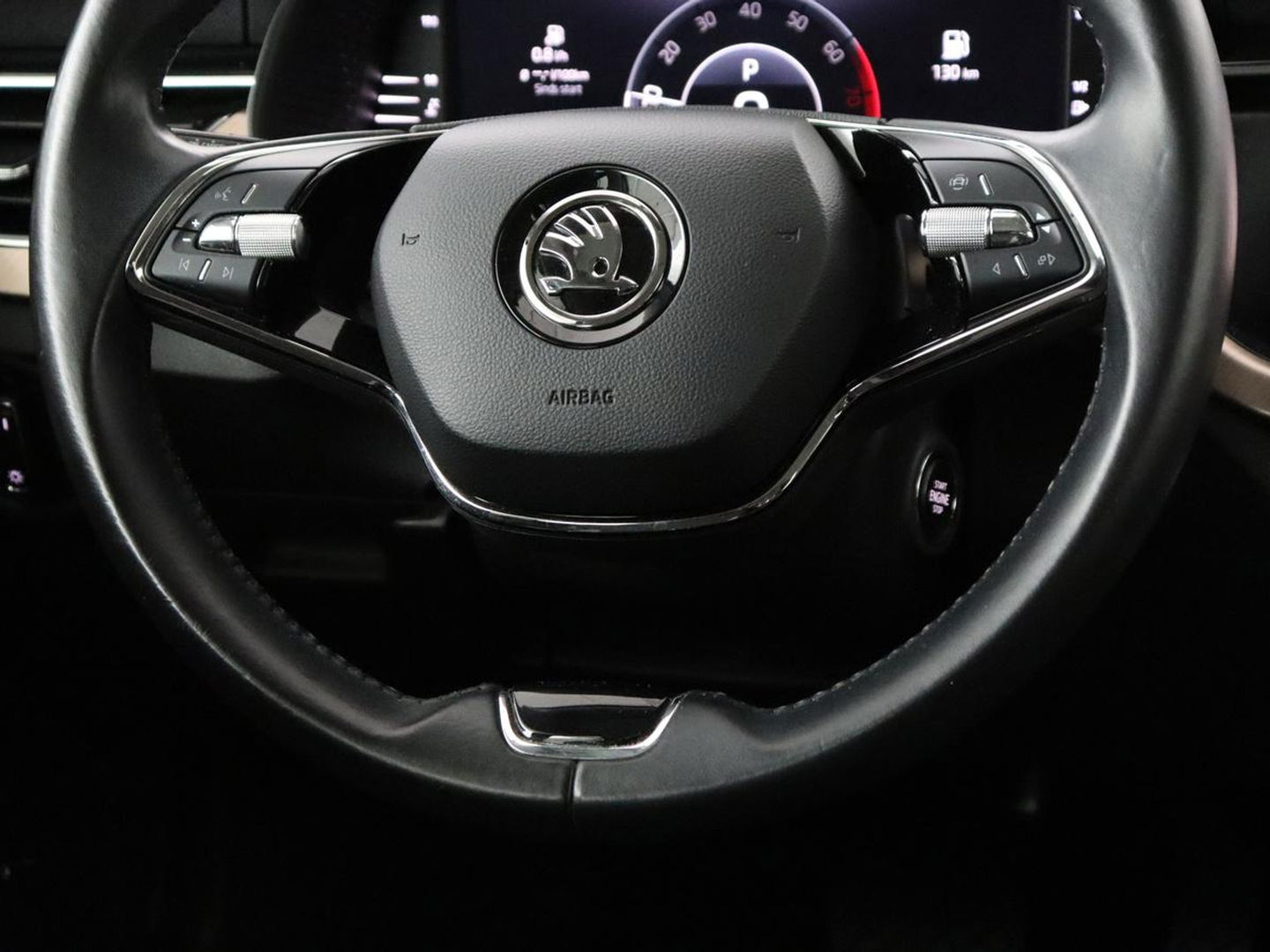 Škoda Kamiq 1.0 TSI Business Edition | Automaat | Stoelverwarming | Trekhaak | Carplay | Navigatie | Virtual Cockpit | Parkeerhulp | Climate control