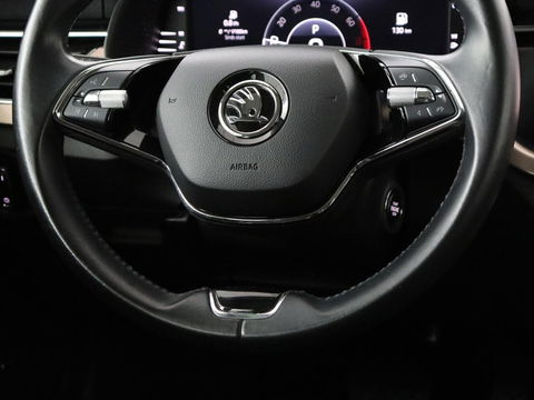 Škoda Kamiq 1.0 TSI Business Edition | Automaat | Stoelverwarming | Trekhaak | Carplay | Navigatie | Virtual Cockpit | Parkeerhulp | Climate control