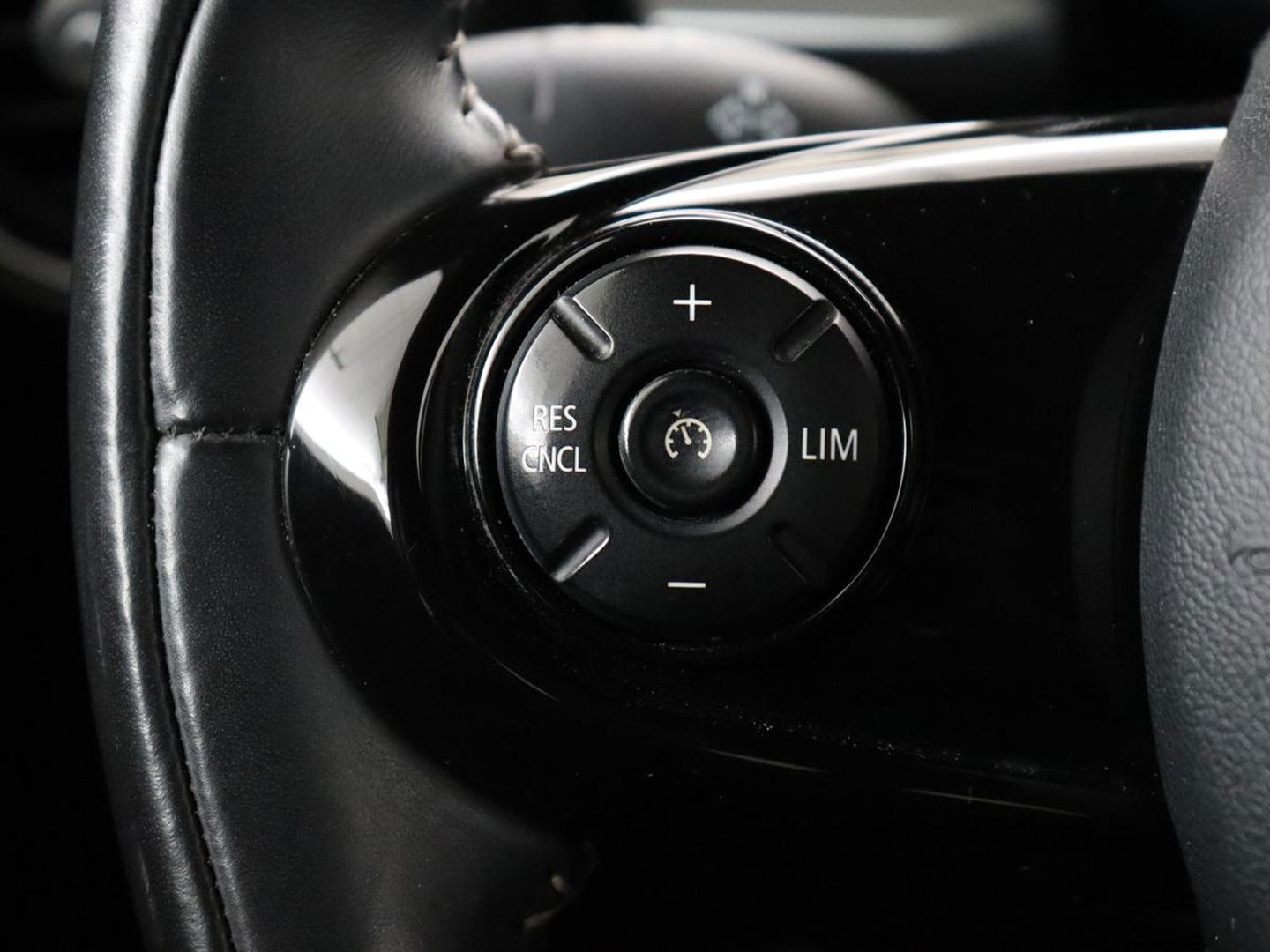 MINI Cooper 1.5 John Cooper Works | Leder/Alcantara | Stoelverwarming | Harman/Kardon | Carplay | Full LED | Navigatie | Park Assist | Climate control