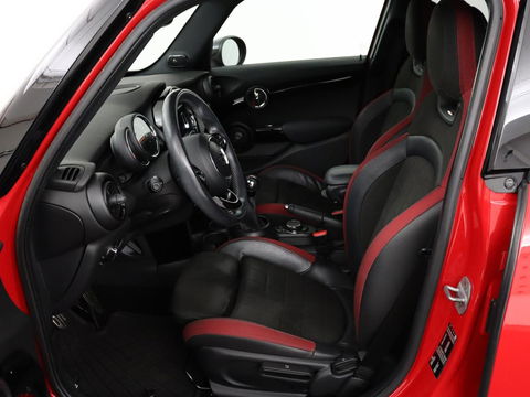 MINI Cooper 1.5 John Cooper Works | Leder/Alcantara | Stoelverwarming | Harman/Kardon | Carplay | Full LED | Navigatie | Park Assist | Climate control