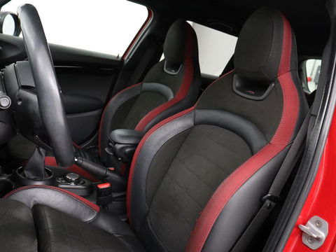 MINI Cooper 1.5 John Cooper Works | Leder/Alcantara | Stoelverwarming | Harman/Kardon | Carplay | Full LED | Navigatie | Park Assist | Climate control