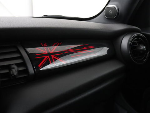 MINI Cooper 1.5 John Cooper Works | Leder/Alcantara | Stoelverwarming | Harman/Kardon | Carplay | Full LED | Navigatie | Park Assist | Climate control