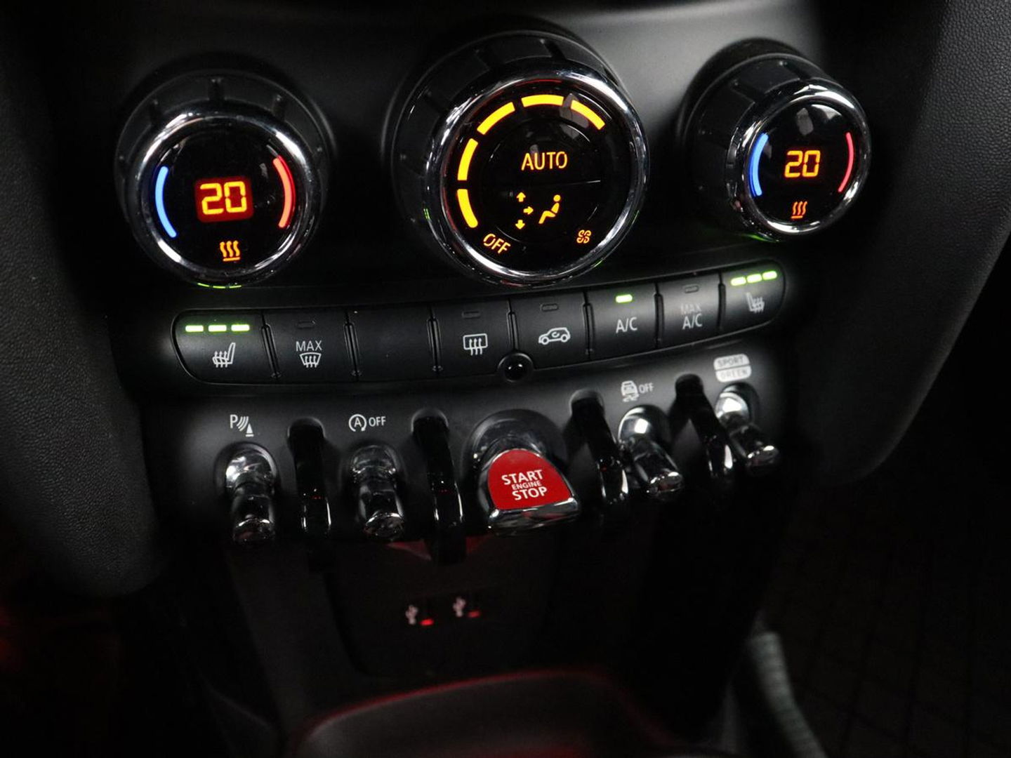MINI Cooper 1.5 John Cooper Works | Leder/Alcantara | Stoelverwarming | Harman/Kardon | Carplay | Full LED | Navigatie | Park Assist | Climate control