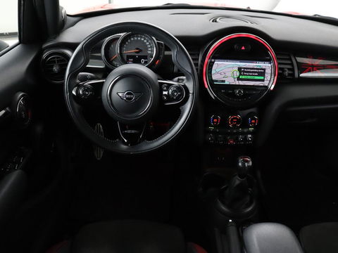 MINI Cooper 1.5 John Cooper Works | Leder/Alcantara | Stoelverwarming | Harman/Kardon | Carplay | Full LED | Navigatie | Park Assist | Climate control