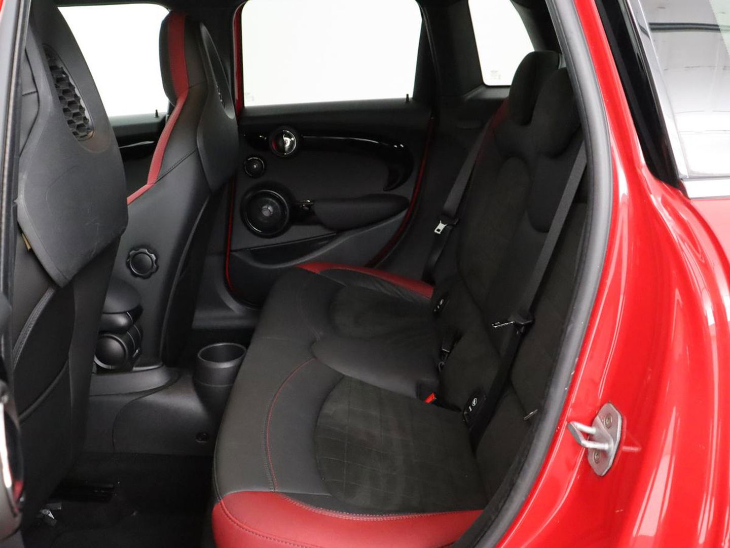 MINI Cooper 1.5 John Cooper Works | Leder/Alcantara | Stoelverwarming | Harman/Kardon | Carplay | Full LED | Navigatie | Park Assist | Climate control