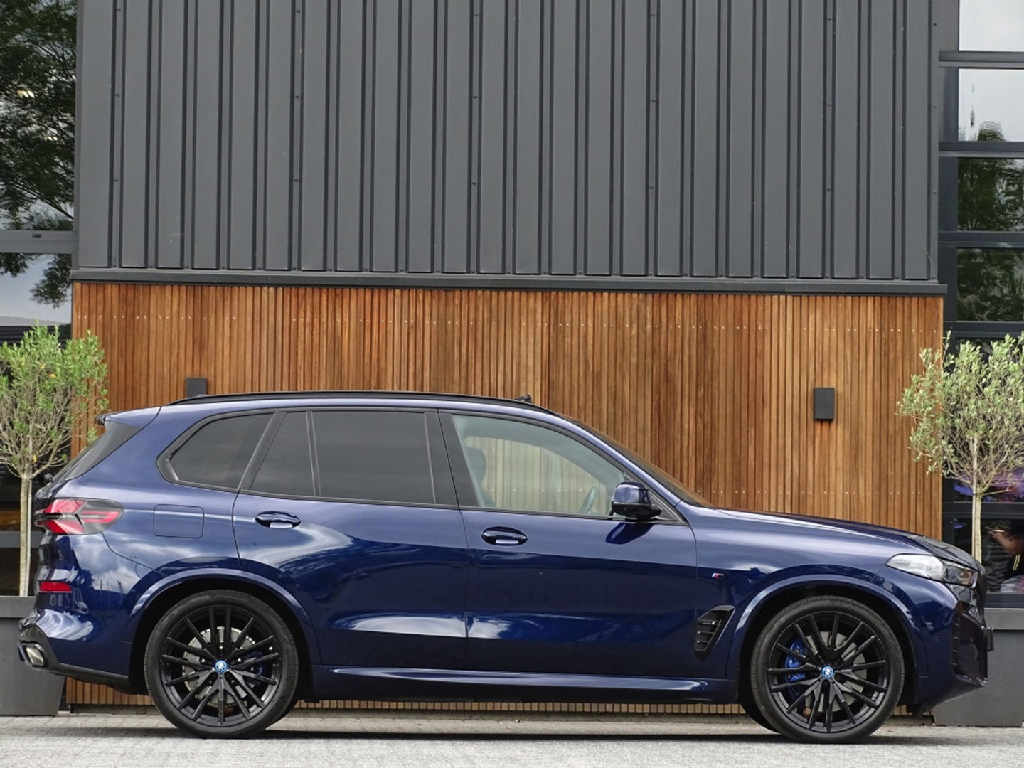 BMW X5 X5 50e X-drive 490PK / M- Individual / B&W / Carbon / 2024