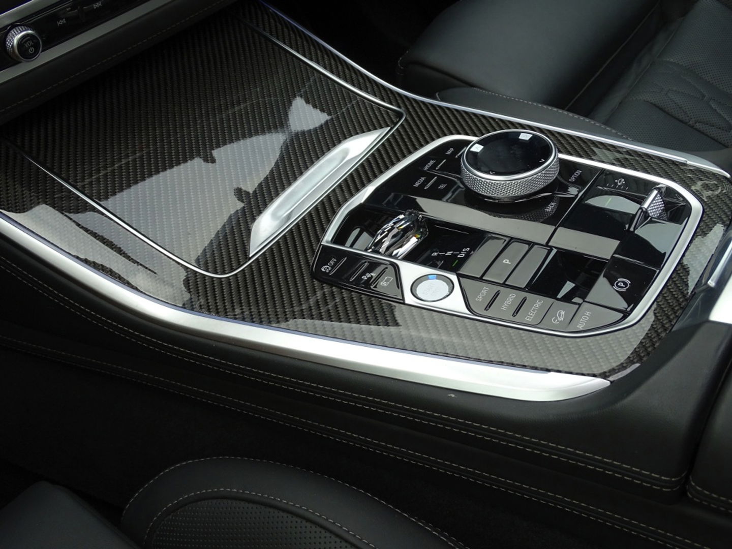 BMW X5 X5 50e X-drive 490PK / M- Individual / B&W / Carbon / 2024