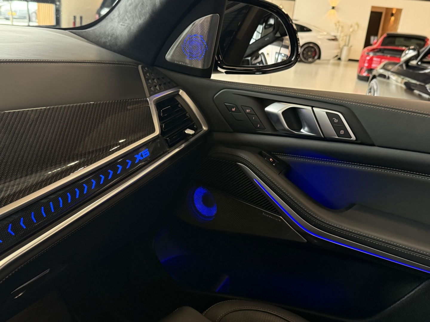 BMW X5 X5 50e X-drive 490PK / M- Individual / B&W / Carbon / 2024