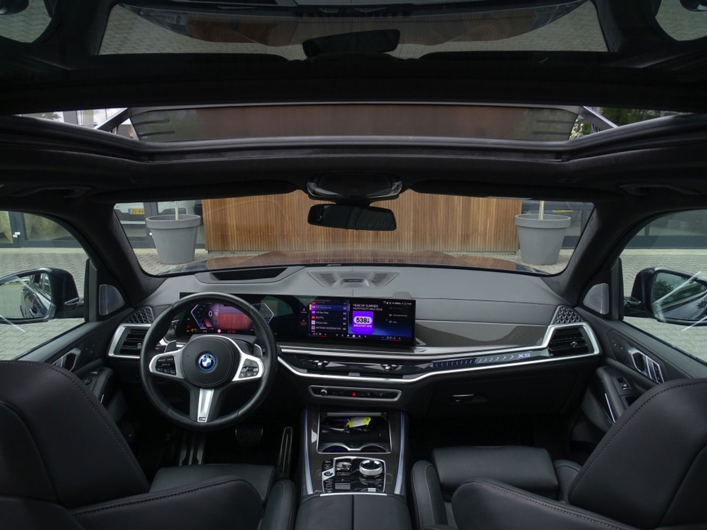 BMW X5 X5 50e X-drive 490PK / M- Individual / B&W / Carbon / 2024