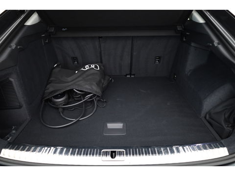 Audi Q3 45 TFSI e S-Line | Navi | Adapt. Cruise | Elek. Trekhaak | Keyless | Apple CarPlay | Dodehoek
