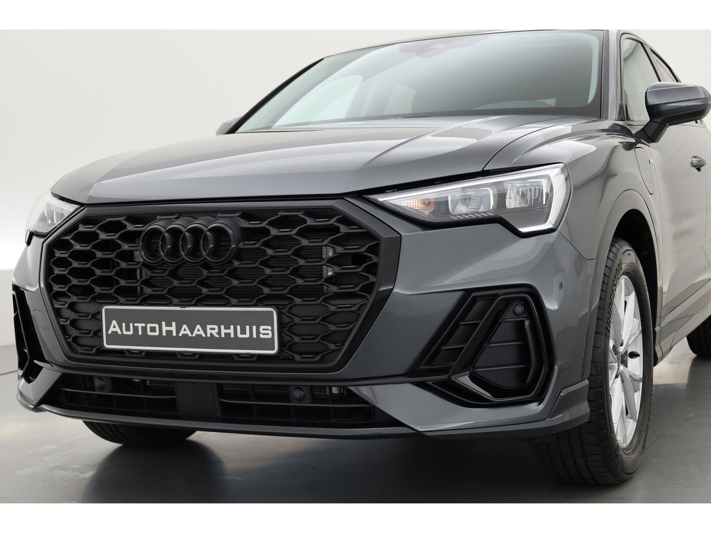 Audi Q3 45 TFSI e S-Line | Navi | Adapt. Cruise | Elek. Trekhaak | Keyless | Apple CarPlay | Dodehoek