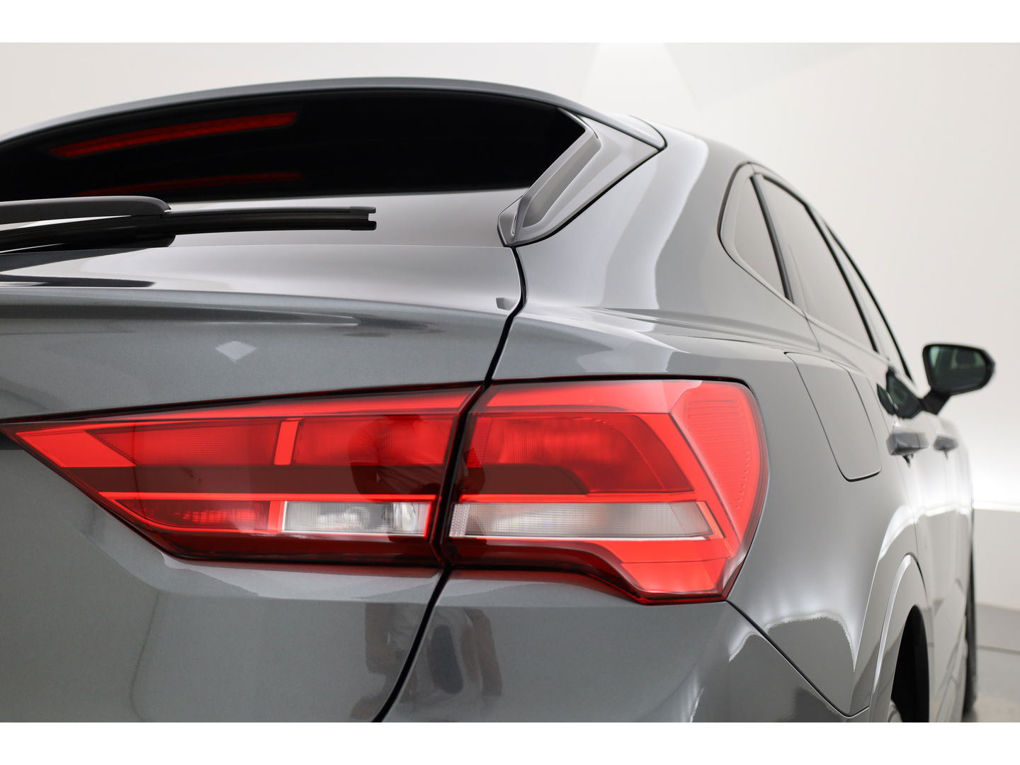 Audi Q3 45 TFSI e S-Line | Navi | Adapt. Cruise | Elek. Trekhaak | Keyless | Apple CarPlay | Dodehoek