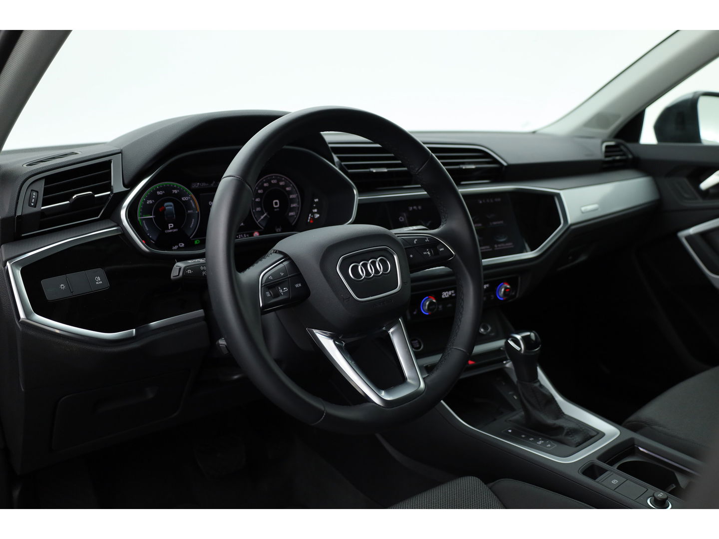 Audi Q3 45 TFSI e S-Line | Navi | Adapt. Cruise | Elek. Trekhaak | Keyless | Apple CarPlay | Dodehoek
