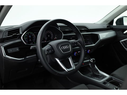 Audi Q3 45 TFSI e S-Line | Navi | Adapt. Cruise | Elek. Trekhaak | Keyless | Apple CarPlay | Dodehoek