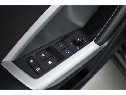 Audi Q3 45 TFSI e S-Line | Navi | Adapt. Cruise | Elek. Trekhaak | Keyless | Apple CarPlay | Dodehoek