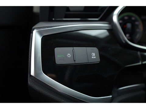 Audi Q3 45 TFSI e S-Line | Navi | Adapt. Cruise | Elek. Trekhaak | Keyless | Apple CarPlay | Dodehoek