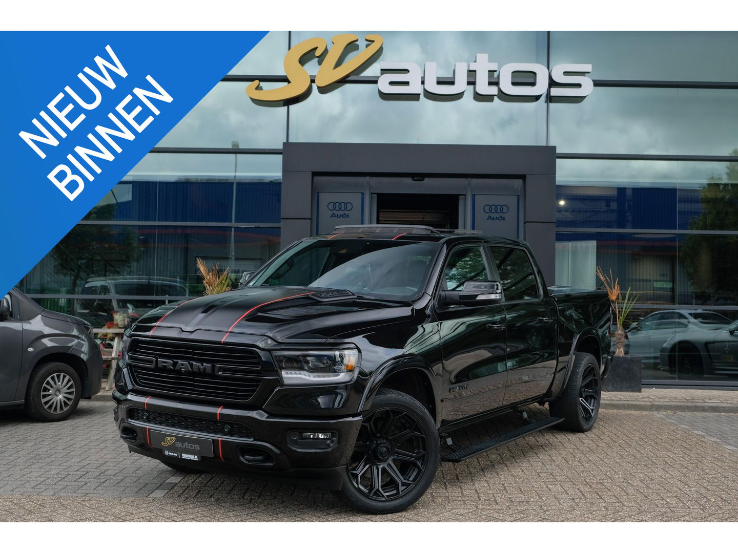 Dodge Ram 1500 5.7 V8 401pk 4x4 Crew Cab Laramie Night edition Panoramadak Bomvol! Stoelventilatie Trekhaak