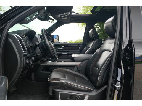 Dodge Ram 1500 5.7 V8 401pk 4x4 Crew Cab Laramie Night edition Panoramadak Bomvol! Stoelventilatie Trekhaak
