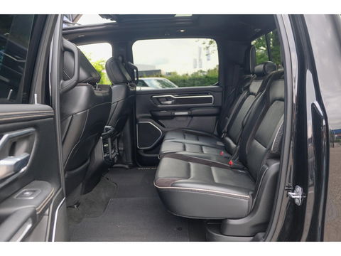 Dodge Ram 1500 5.7 V8 401pk 4x4 Crew Cab Laramie Night edition Panoramadak Bomvol! Stoelventilatie Trekhaak