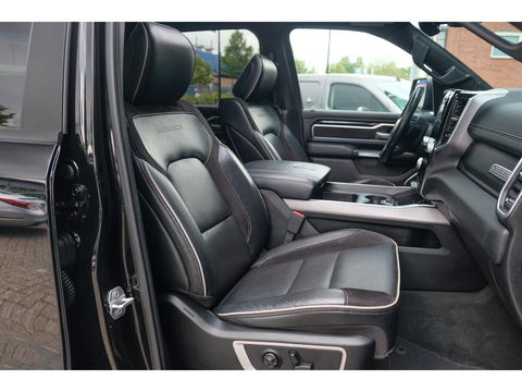 Dodge Ram 1500 5.7 V8 401pk 4x4 Crew Cab Laramie Night edition Panoramadak Bomvol! Stoelventilatie Trekhaak