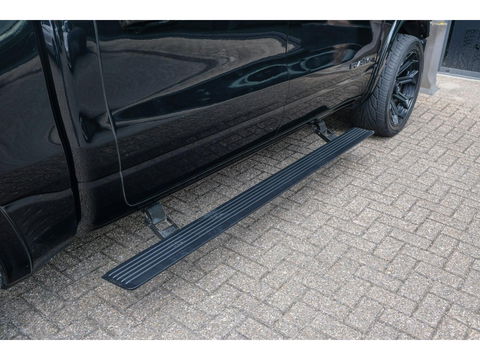 Dodge Ram 1500 5.7 V8 401pk 4x4 Crew Cab Laramie Night edition Panoramadak Bomvol! Stoelventilatie Trekhaak