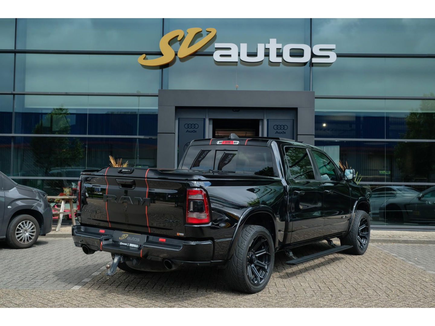 Dodge Ram 1500 5.7 V8 401pk 4x4 Crew Cab Laramie Night edition Panoramadak Bomvol! Stoelventilatie Trekhaak