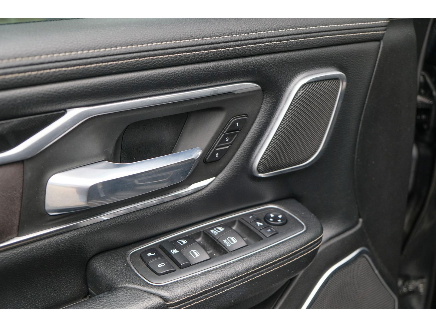 Dodge Ram 1500 5.7 V8 401pk 4x4 Crew Cab Laramie Night edition Panoramadak Bomvol! Stoelventilatie Trekhaak