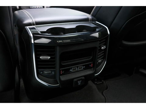 Dodge Ram 1500 5.7 V8 401pk 4x4 Crew Cab Laramie Night edition Panoramadak Bomvol! Stoelventilatie Trekhaak
