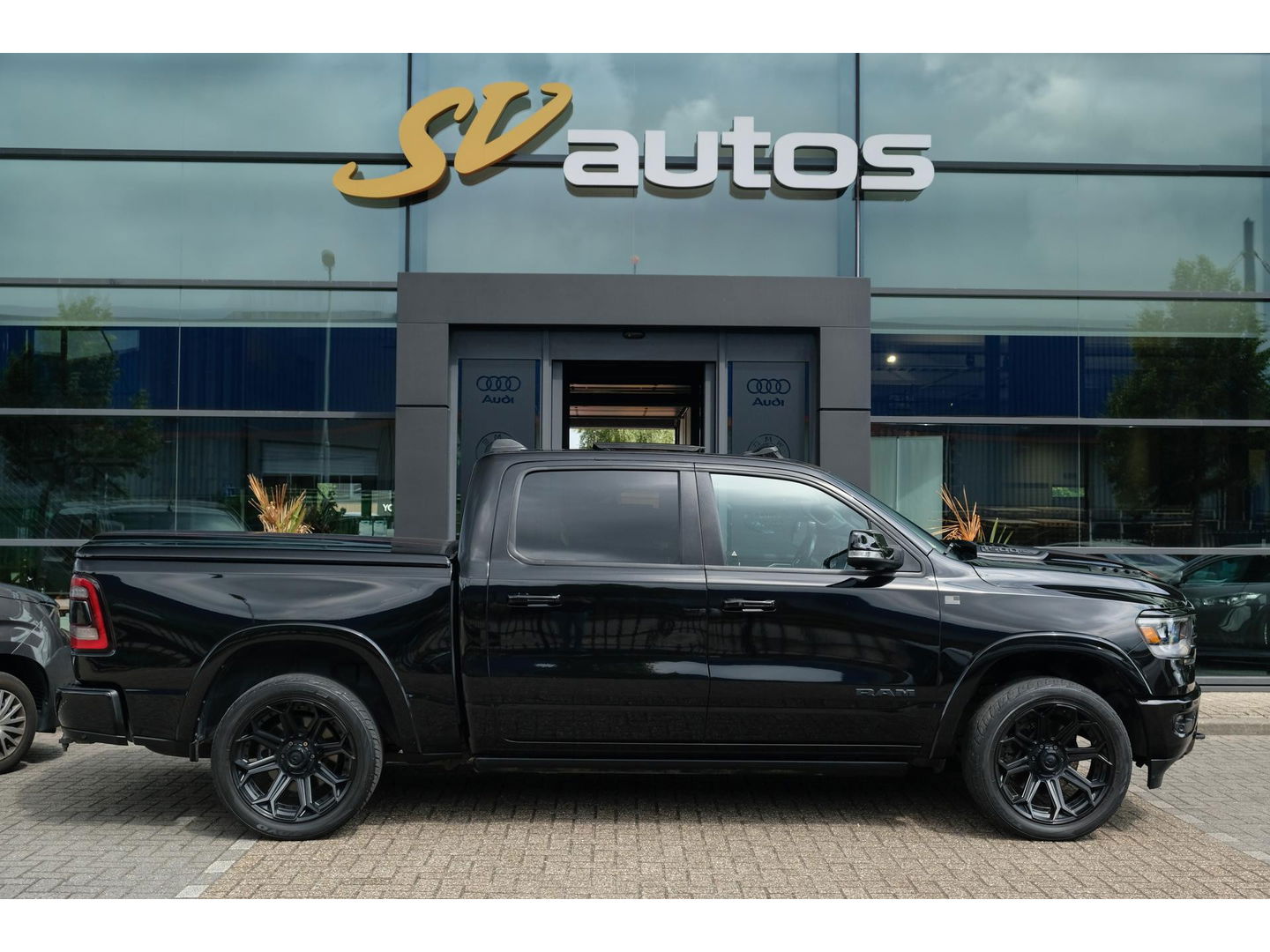Dodge Ram 1500 5.7 V8 401pk 4x4 Crew Cab Laramie Night edition Panoramadak Bomvol! Stoelventilatie Trekhaak