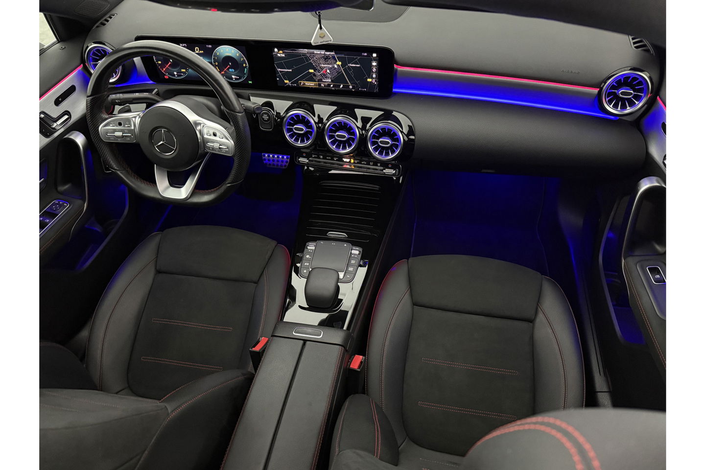 Mercedes-Benz A-Klasse 250 e AMG 235PK Pano Sfeer Trekhaak Virtual LED Camera Carplay Memory Clima Cruise Navi PDC 18"LMV