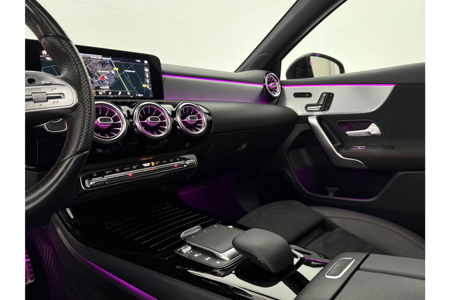 Mercedes-Benz A-Klasse 250 e AMG 235PK Pano Sfeer Trekhaak Virtual LED Camera Carplay Memory Clima Cruise Navi PDC 18"LMV