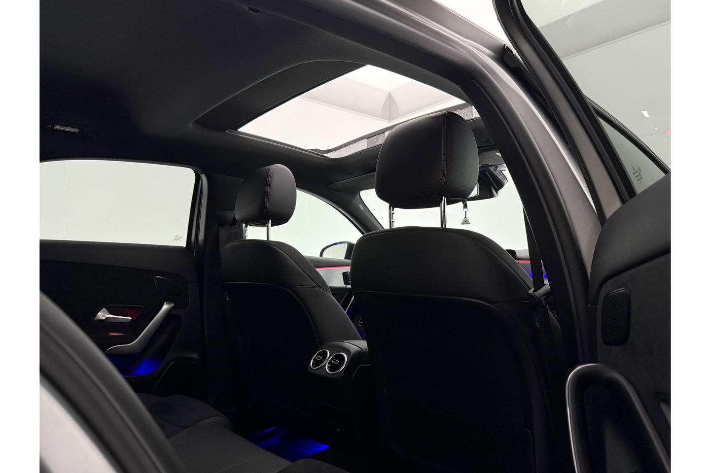 Mercedes-Benz A-Klasse 250 e AMG 235PK Pano Sfeer Trekhaak Virtual LED Camera Carplay Memory Clima Cruise Navi PDC 18"LMV