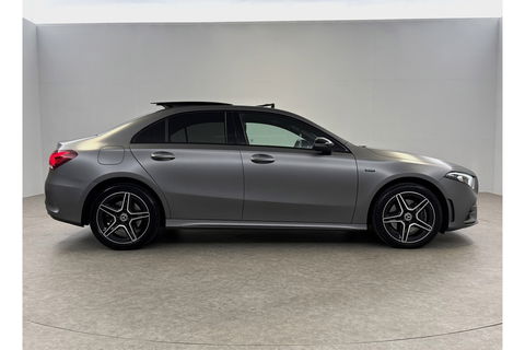 Mercedes-Benz A-Klasse 250 e AMG 235PK Pano Sfeer Trekhaak Virtual LED Camera Carplay Memory Clima Cruise Navi PDC 18"LMV
