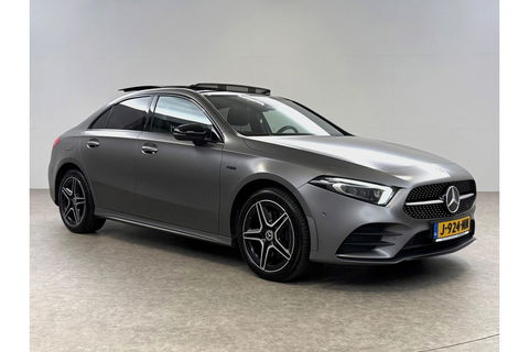 Mercedes-Benz A-Klasse 250 e AMG 235PK Pano Sfeer Trekhaak Virtual LED Camera Carplay Memory Clima Cruise Navi PDC 18"LMV