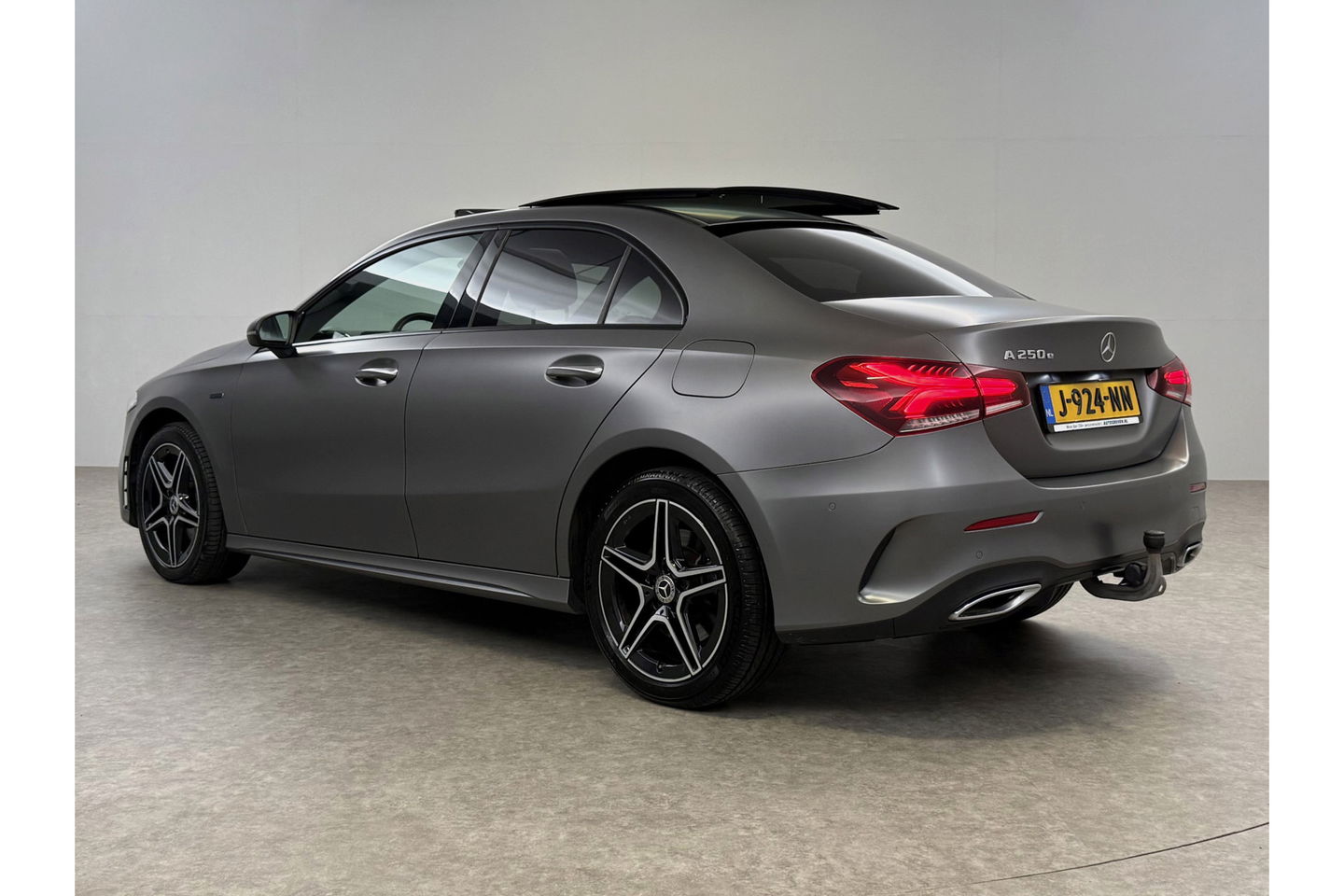 Mercedes-Benz A-Klasse 250 e AMG 235PK Pano Sfeer Trekhaak Virtual LED Camera Carplay Memory Clima Cruise Navi PDC 18"LMV