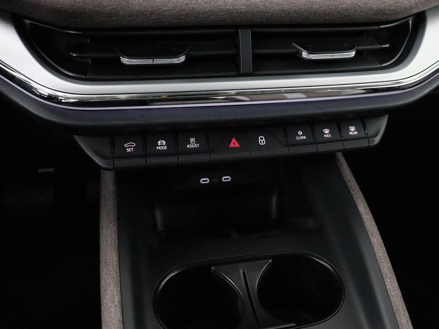 Škoda Enyaq iV 60 | Stoel & stuurverwarming | Carplay | Keyless | Navigatie | Camera | Cruise control | Full LED | Parkeerhulp | 20'' lichtmetalen velgen