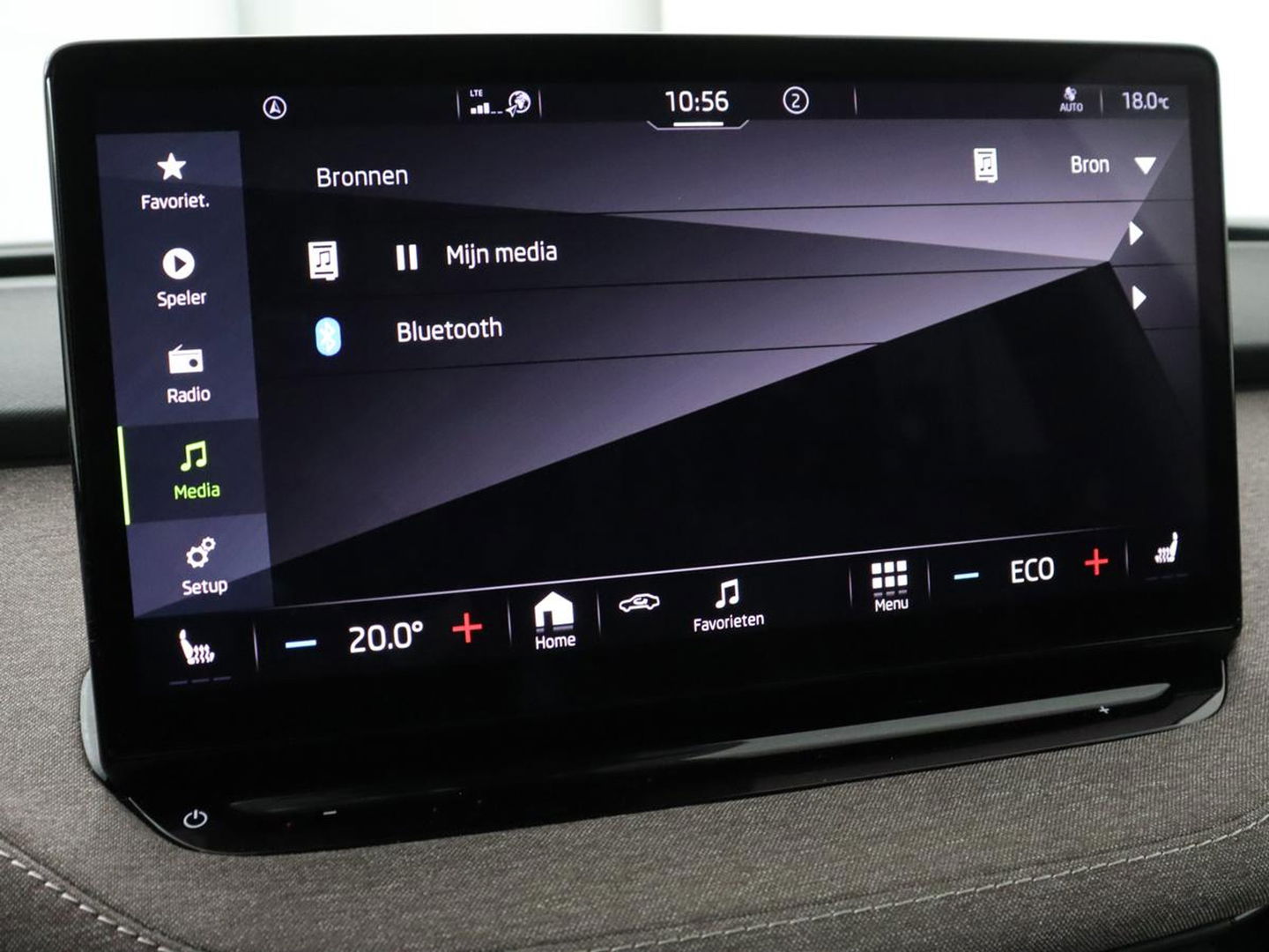 Škoda Enyaq iV 60 | Stoel & stuurverwarming | Carplay | Keyless | Navigatie | Camera | Cruise control | Full LED | Parkeerhulp | 20'' lichtmetalen velgen