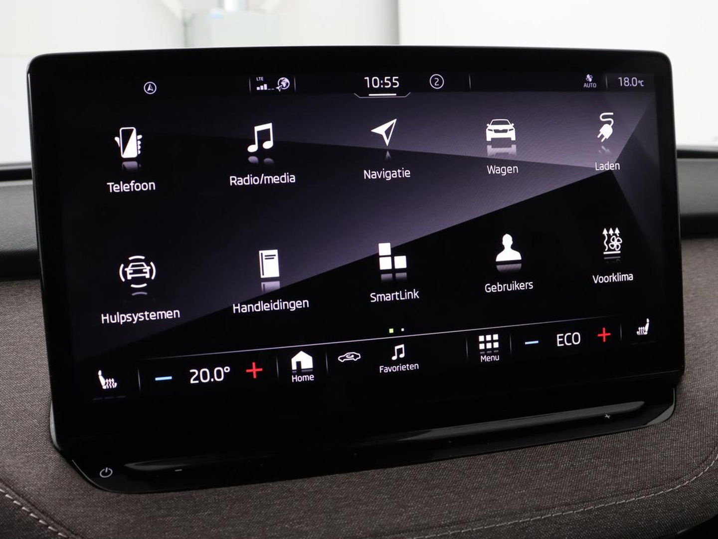 Škoda Enyaq iV 60 | Stoel & stuurverwarming | Carplay | Keyless | Navigatie | Camera | Cruise control | Full LED | Parkeerhulp | 20'' lichtmetalen velgen