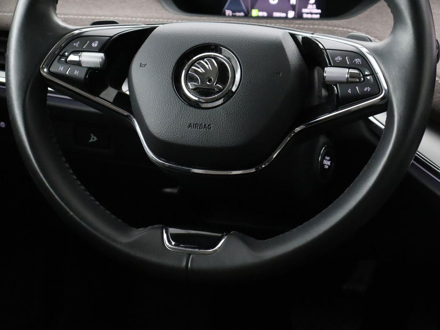Škoda Enyaq iV 60 | Stoel & stuurverwarming | Carplay | Keyless | Navigatie | Camera | Cruise control | Full LED | Parkeerhulp | 20'' lichtmetalen velgen