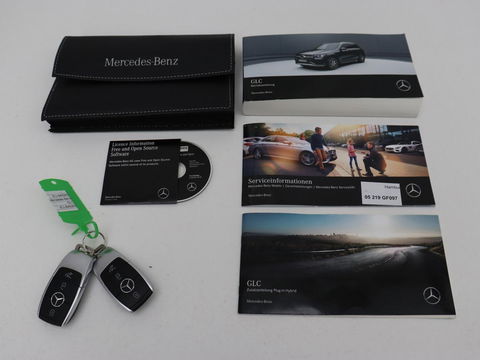 Mercedes-Benz GLC 300e 4Matic | Adaptive cruise | Trekhaak | Carplay | Stoelverwarming | Leder | Massage | Memory | Camera | Navigatie
