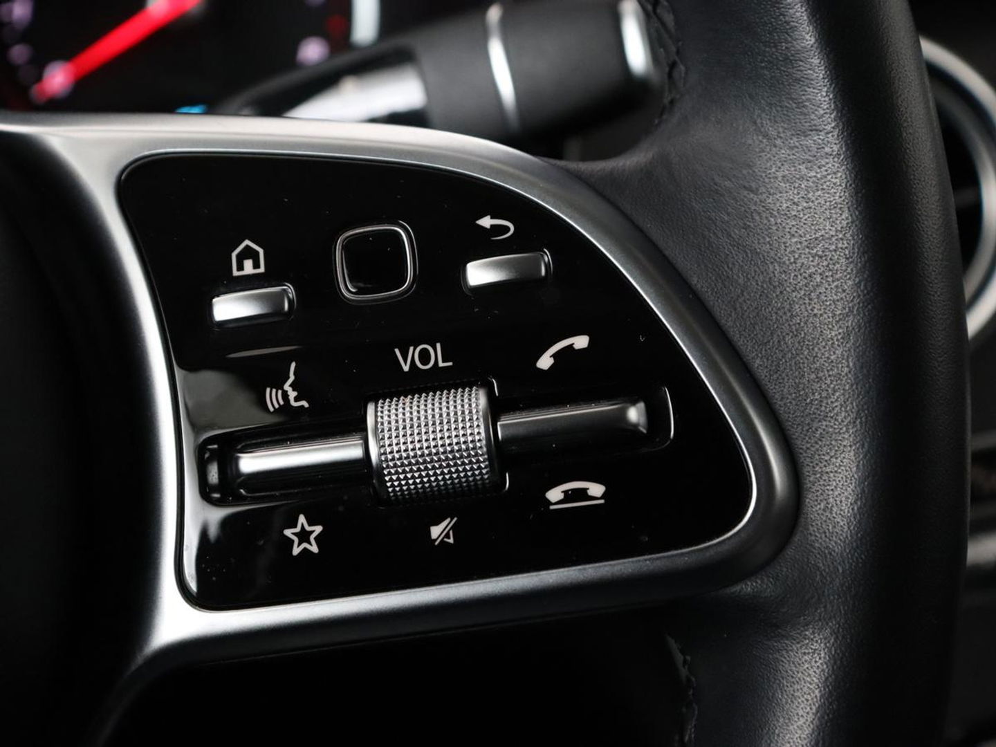 Mercedes-Benz GLC 300e 4Matic | Adaptive cruise | Trekhaak | Carplay | Stoelverwarming | Leder | Massage | Memory | Camera | Navigatie