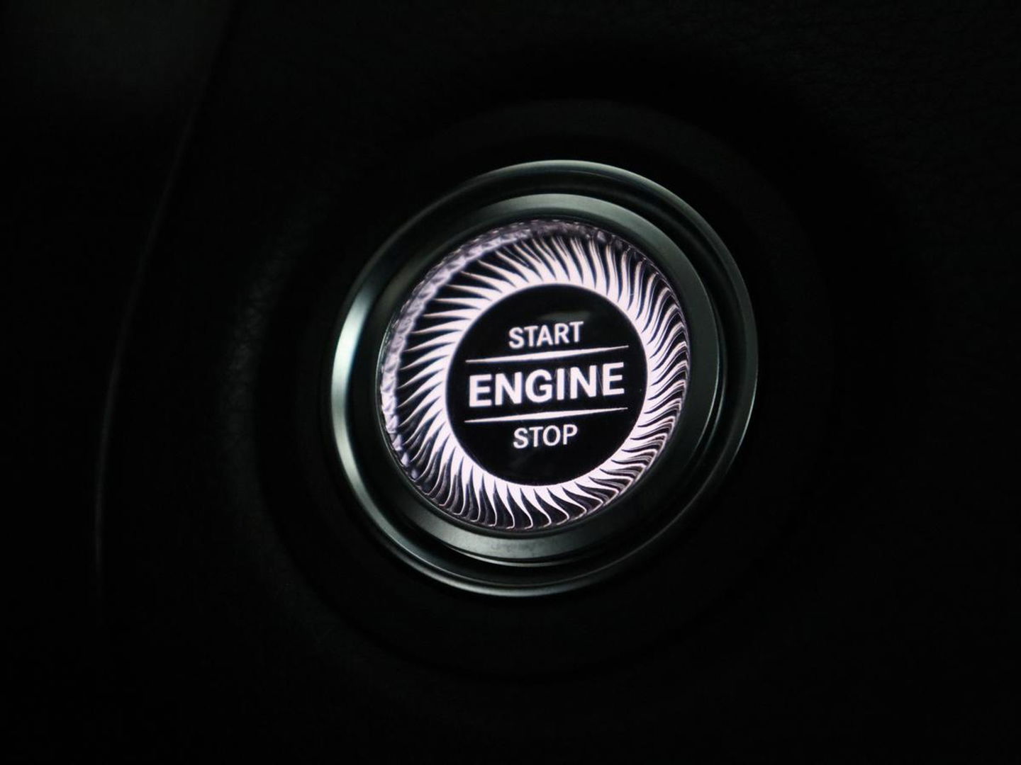 Mercedes-Benz GLC 300e 4Matic | Adaptive cruise | Trekhaak | Carplay | Stoelverwarming | Leder | Massage | Memory | Camera | Navigatie