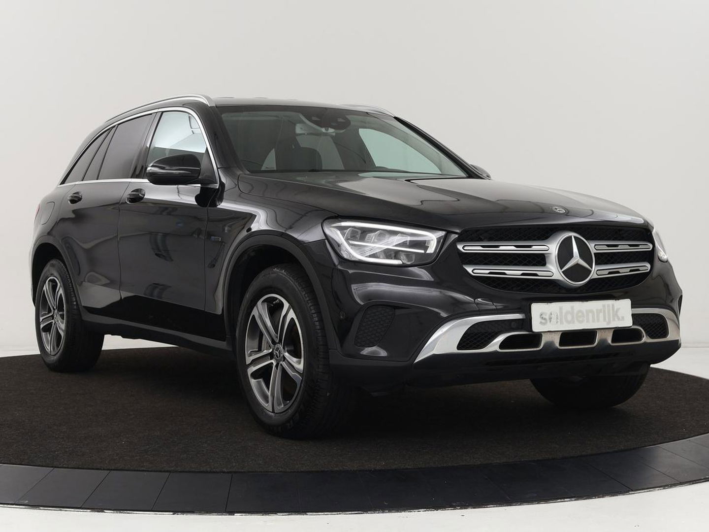 Mercedes-Benz GLC 300e 4Matic | Adaptive cruise | Trekhaak | Carplay | Stoelverwarming | Leder | Massage | Memory | Camera | Navigatie
